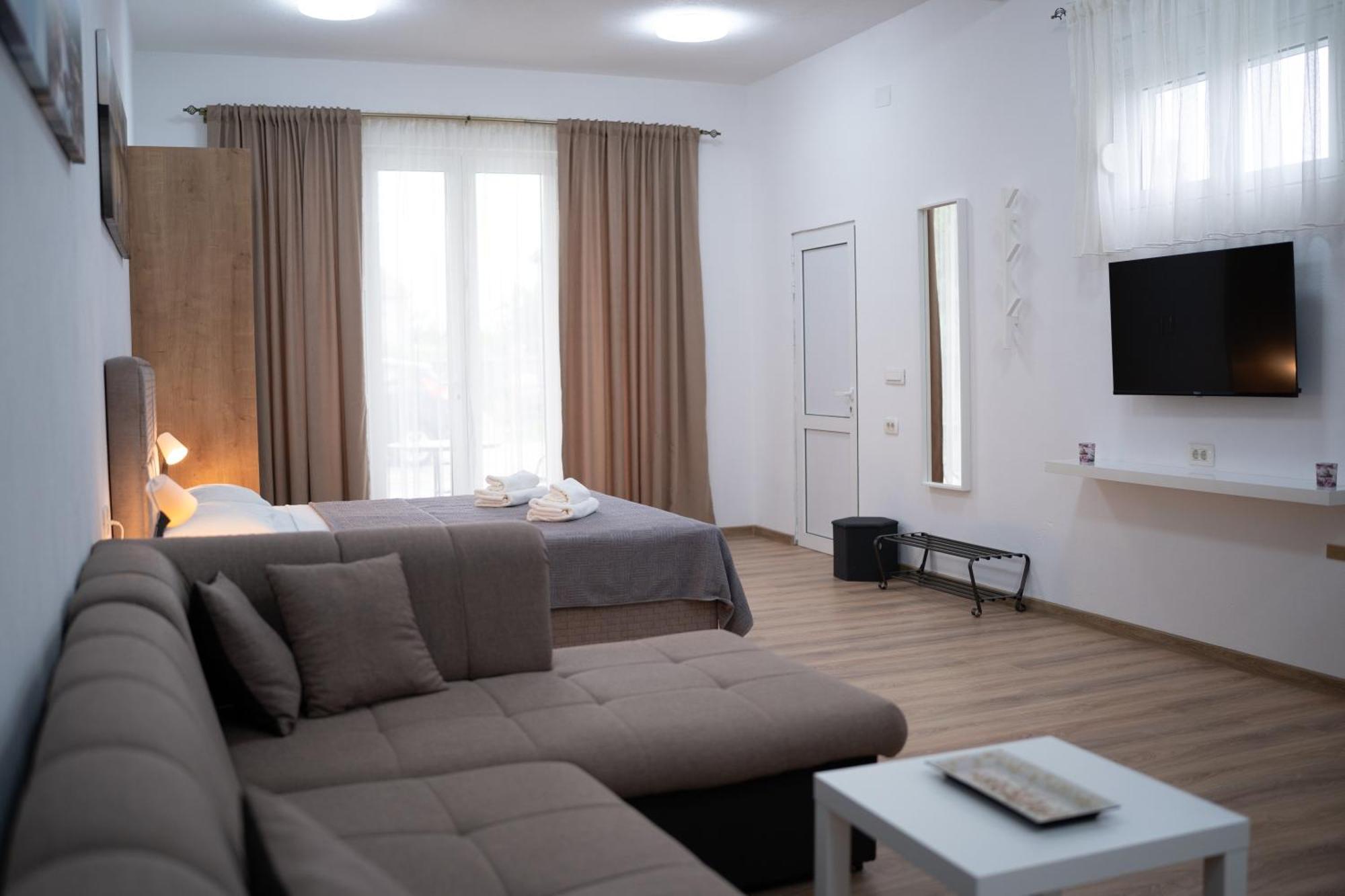 Dane Apartment Airport Podgorica Mitrovici  Esterno foto